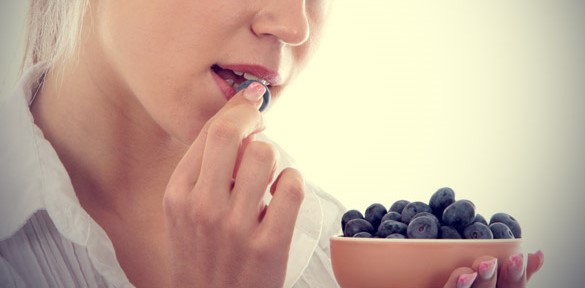 woman-eating-berries-7